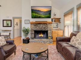 Stargaze Screen Movies Play Golf Splash at the Lakes Relax in the Communal Sauna - HooRay, hotel v destinaci Marblehill