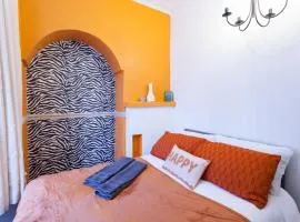 The Oxton Club, Games Room, Garden, Fast WiFi, Pool Table, 7 Beds, near Anfield