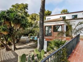 Sun & Sand Sanctuary - 2km to beach and 20km BCN!，位于卡斯特尔德费尔斯的酒店