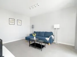 Stylish Apartment for 4 People with Parking in Poznań by Noclegi Renters