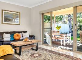 Opie Grove - Parkside Calm near West Beach & Trails: West Beach şehrinde bir otel