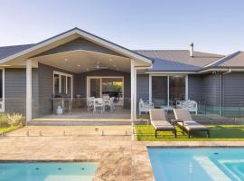 The Break Pool Spa Sauna & Beach, hotel i Saint Andrews Beach