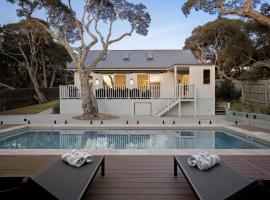 Saltwood Coastal Hamptons Luxe with Pool, hotel en Rye