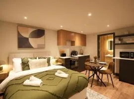Air-Conditioned Studio, North London Access