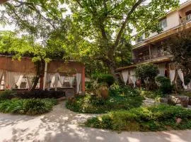 Dujiangyan Whispering Wind Hot Spring Resort Homestay(Near HSR Station)