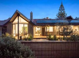 Galene Getaway Walk to Beach Pool & Fire – hotel w mieście Mount Martha