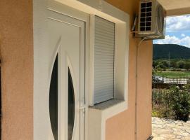 Apartman GUŠI、クニンのホテル