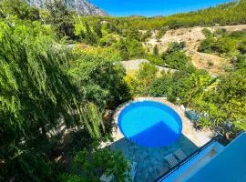 Luxurious Villa Beckham by HolidayKeys