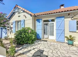 Holiday Home Les Volets Bleus by Interhome, hotel a Tharon-Plage