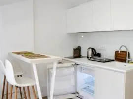 Mini Condo 27 DL 1 bed penthouse 2 min to sea