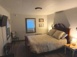 Cozy Keene Retreat - Walk To Downtown!, apartment in Keene