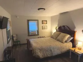 Cozy Keene Retreat - Walk To Downtown!