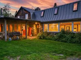 4 Br Sleeps 8 - Kayaks - Fire Pit - Dog Friendly