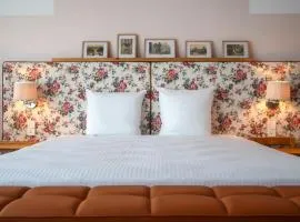 9Hotel Chelton