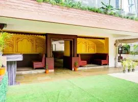 Collection O Vardhan Plaza