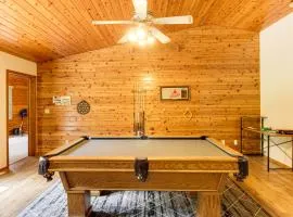 Hot Tub and 2 Recreation Rooms Spacious Onamia Home