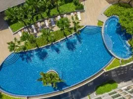 Amazing Pool and Luxury Condo Unit Near Phrom Phong BTS