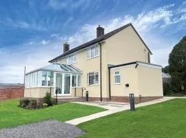 Wellingtonia Cottage