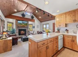 Cozy Hillside Cottage Overlooking Main Street