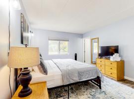 5B Mountain Village- Unit B, hotel que acepta mascotas en Dover