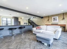 Elegant 2 Bedroom Apartment