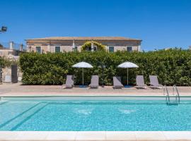 Villa Aguglie Con Piscina, hotel v destinaci Modica