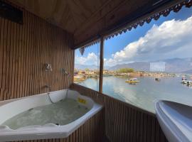 Smith palace group of houseboats，位于斯利那加的豪华酒店