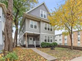 Modern Spacious 5 Bed 4 Bath Home Near Downtown