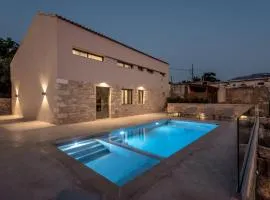 Olive Hideaway Boutique Villa - Private Pool - 7 Pax -Pet Friendly