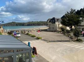 Duplex plage de brehec, hotel i Plouézec