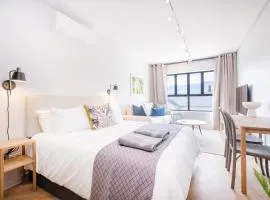 Paarl 137 - Superior Studio Apartment with AC and Parking