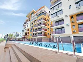 Swimming Pool & Waterfront flat