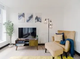 Step Free -Fully Private -Equipped Kitchen- 2 Bed 2 bathroom Dartford London Flat Mins from Bluewater and Station with 500mb Wifi