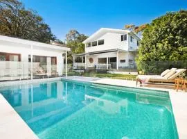 Sunlit Family Oasis with Pool Near to Manly Beach