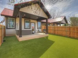 Modern Casita with Hot Tub – Six Minutes from Main Street