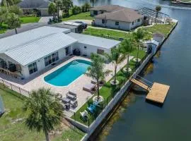 5 Bed 3 Bath Waterfront Pool! Great for families!