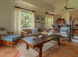 Bougainvillea 9305 Luxury Apartment - Reserva Conchal