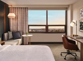 Holiday Inn & Suites Columbia NE - Ft Jackson Area by IHG、コロンビアのホテル