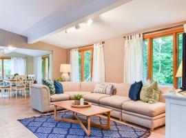 Central AC 3 Min Walk to Pond, lake house rental in Barnstable