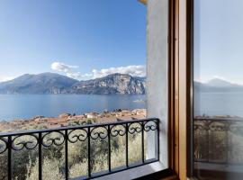 Intera casa Lago di Garda, hotel in Brenzone sul Garda