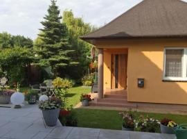 SłonecznyDom (SunnyHome) w Łunowie, hotel in Przytór
