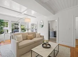The Adaline Room #5 - Upscale Hyde Park Apartment, 1st Floor, Steps to Bayshore