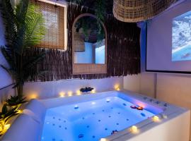 La Suite Balinaise avec Balnéo privative, hotel v destinaci Hennebont