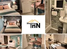 Thorpe Park Studio - Detached Stay & Free Gated Parking