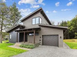 Streamside Lodge: 4 br, fireplace, sauna, game room, summer pool