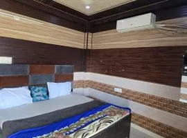 Hotel VS Grand, Greater Noida by UNIQINN