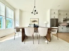 Executive 3BR Townhome Rooftop & Elevator Near Avalon