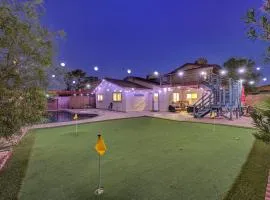 Strip-side Villa 5BR3BA, Pool, Mini Golf, Karaoke