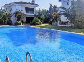 Villa Tego, ξενοδοχείο στο Τσεσμέ