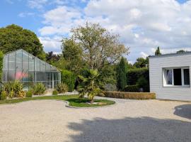 Logement indépendant avec piscine, hôtel à Bayenghem-lès-Éperlecques